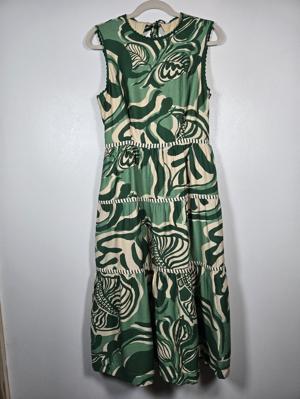 NEW Adelyn Rae Alva Leaf Print Tiered Midi Dress Size Medium Amazon Green